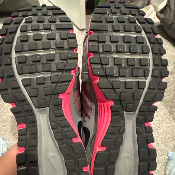 Shoes - Picture 4 of 5